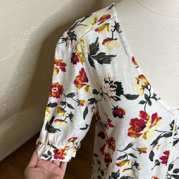 Lucky Brand Top Size Medium White‎ Floral Short Sleeve V Neck Peasant Ruffle Hem - Picture 7 of 10